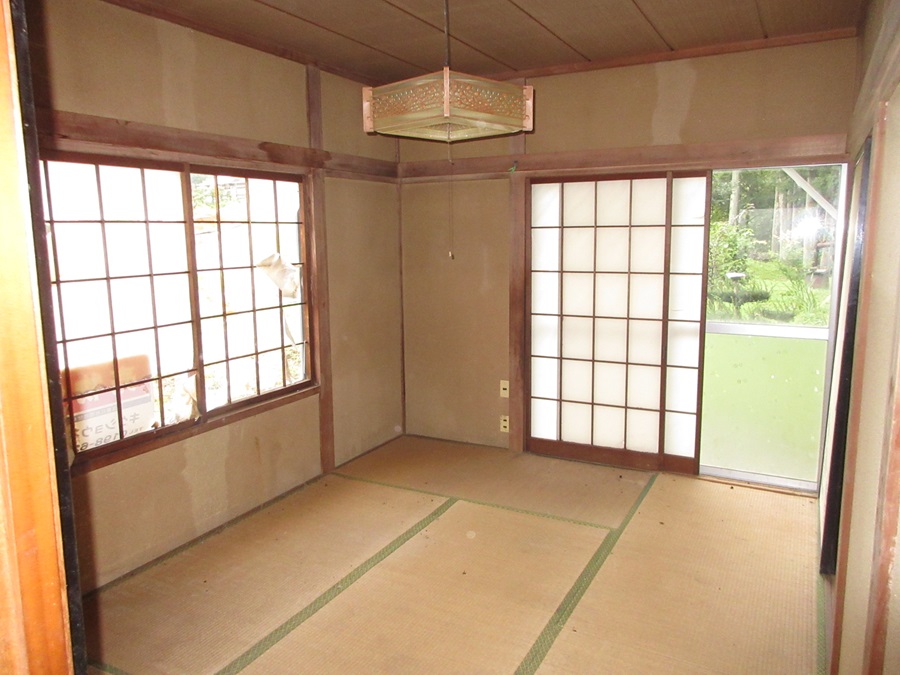 1970s wood house, 12-min walk to station, Iwate