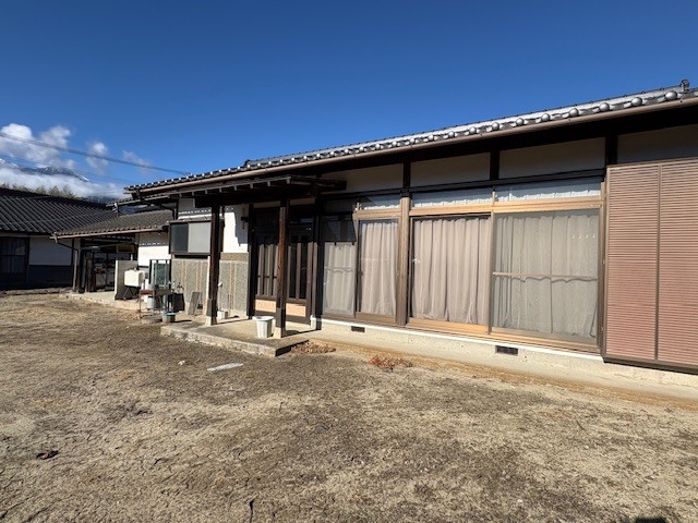 1980s house on a large plot in Yamanashi