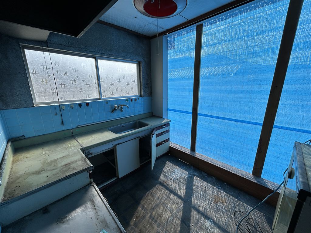 1970s steel-frame house, 15-min walk to station, Mie