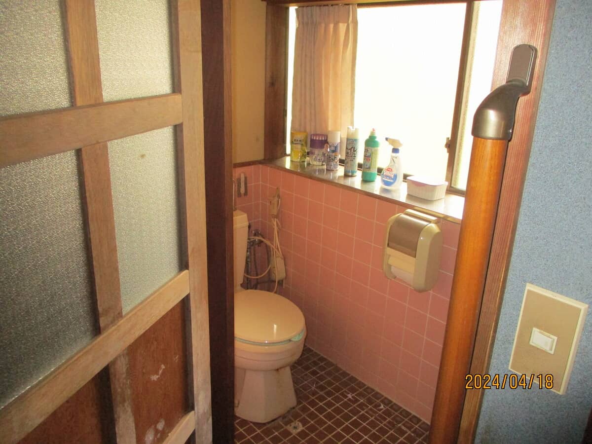 1930s wood house on a large plot in Hiroshima