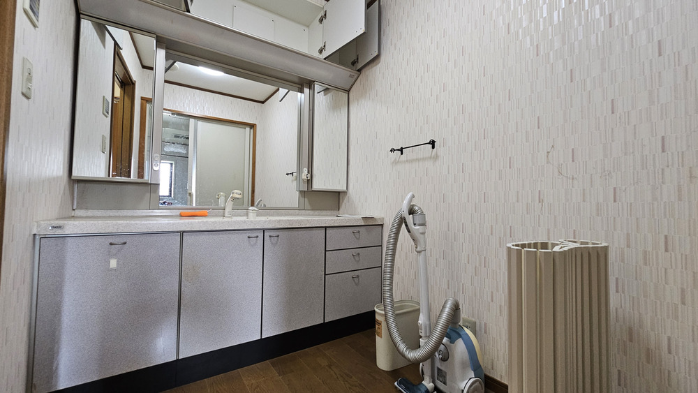2000s wood house in Toyama