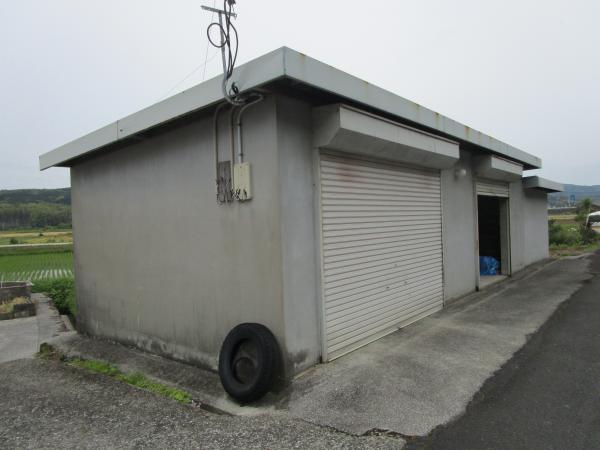 Wood house with storehouses in Oita