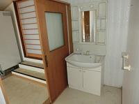 1970s wood house on a large plot in Niigata