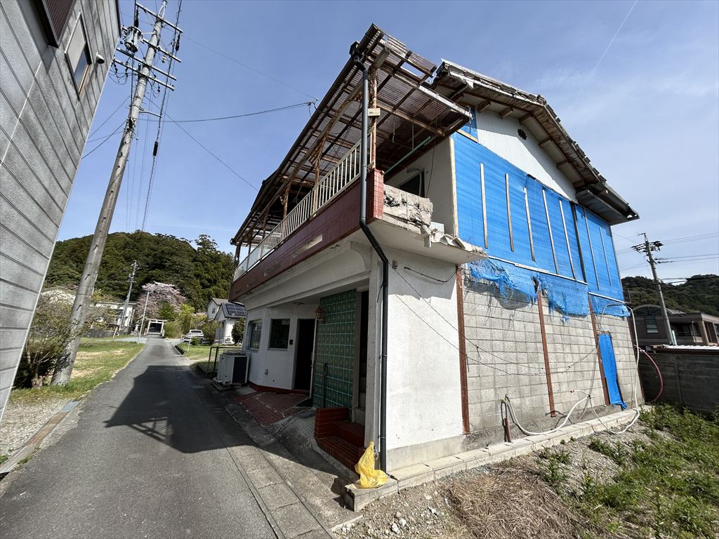 1970s steel-frame house, 15-min walk to station, Mie