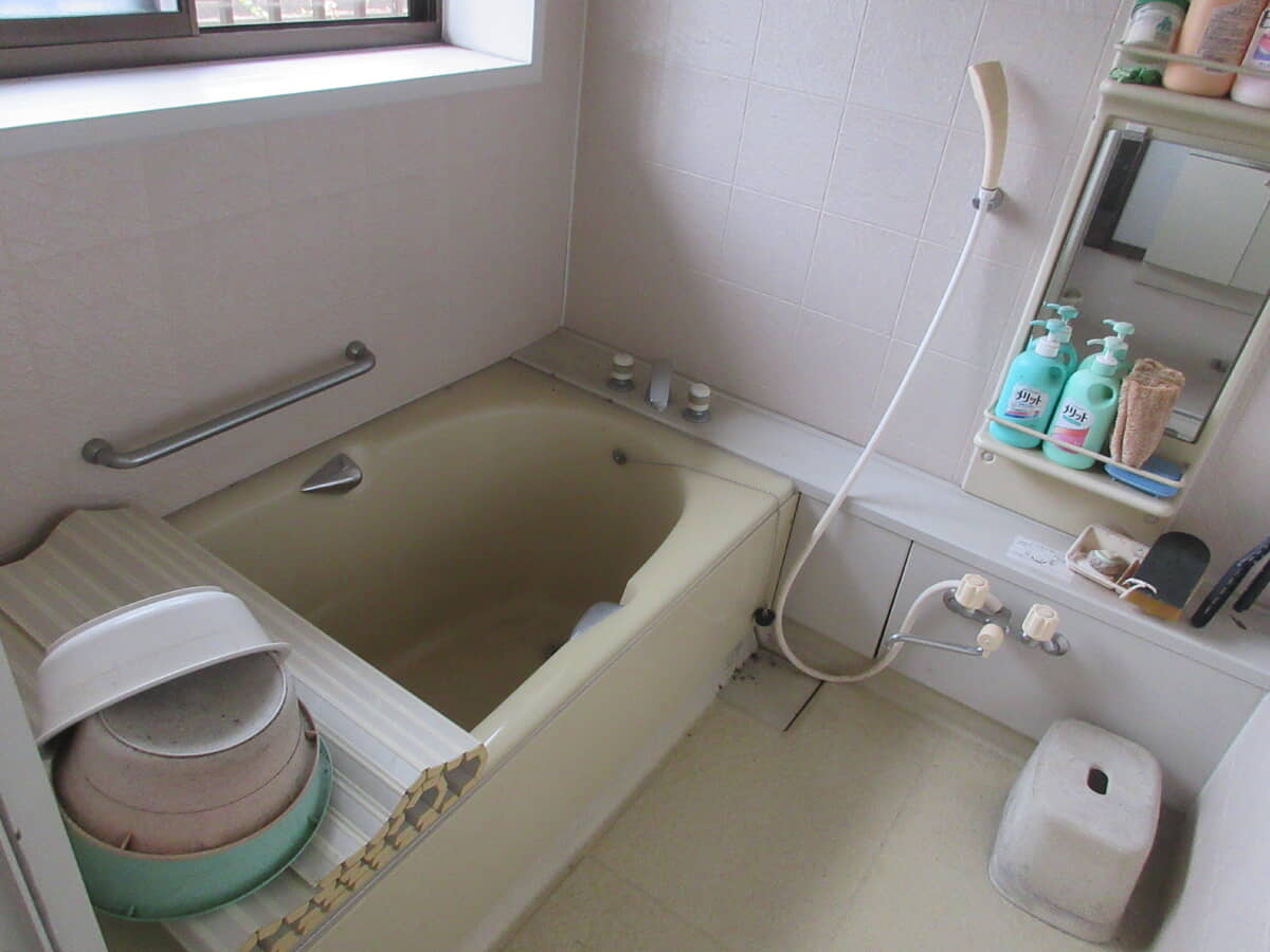 1990s wood house in Hiroshima