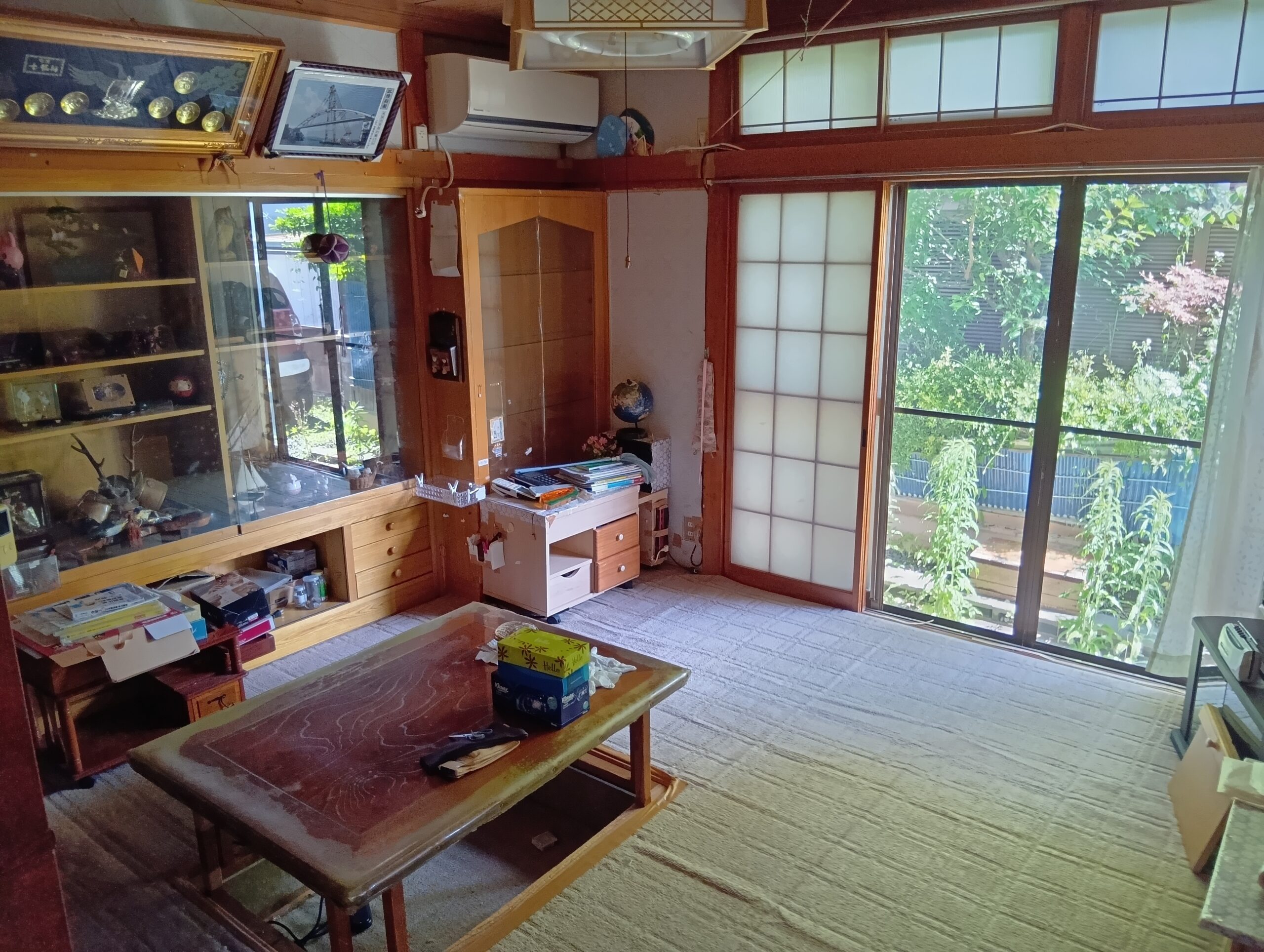 A single-family home with warm wood tones, recommended for small groups