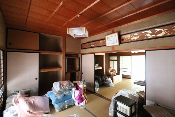 1970s wood house, 17-min walk to station, Shimane