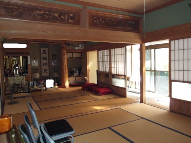 1990s wood house on a large plot in Iriki, Satsumasendai
