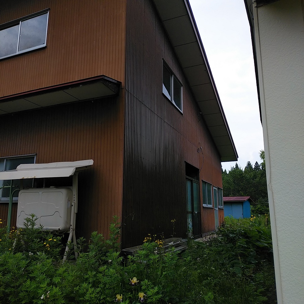 1950s wood house on a large plot in Iwate