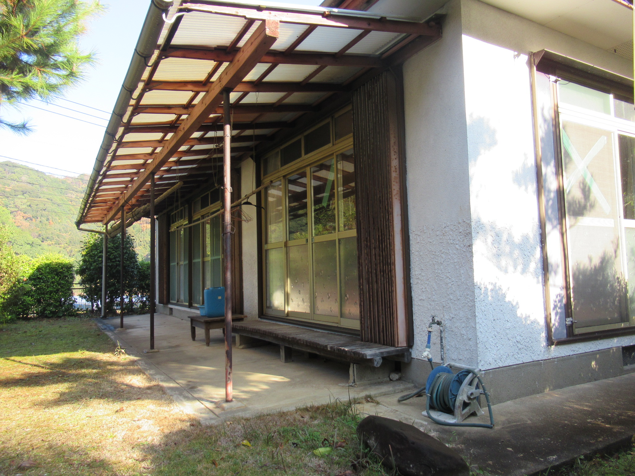 1970s wood house, 8-min walk to station, Kumamoto