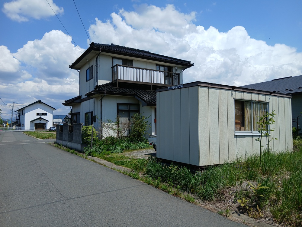 1980s wood house, 10-min walk to station, Iwate