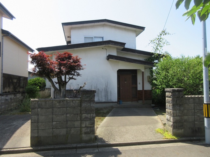 1970s wood house, 16-min walk to station, Akita
