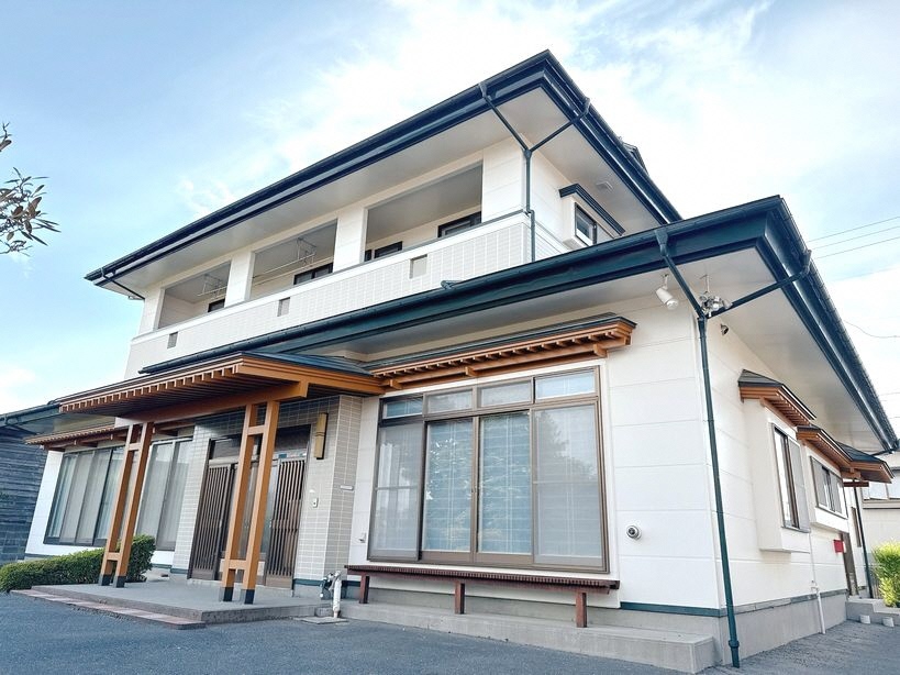 1990s wood house on a large plot in Aomori