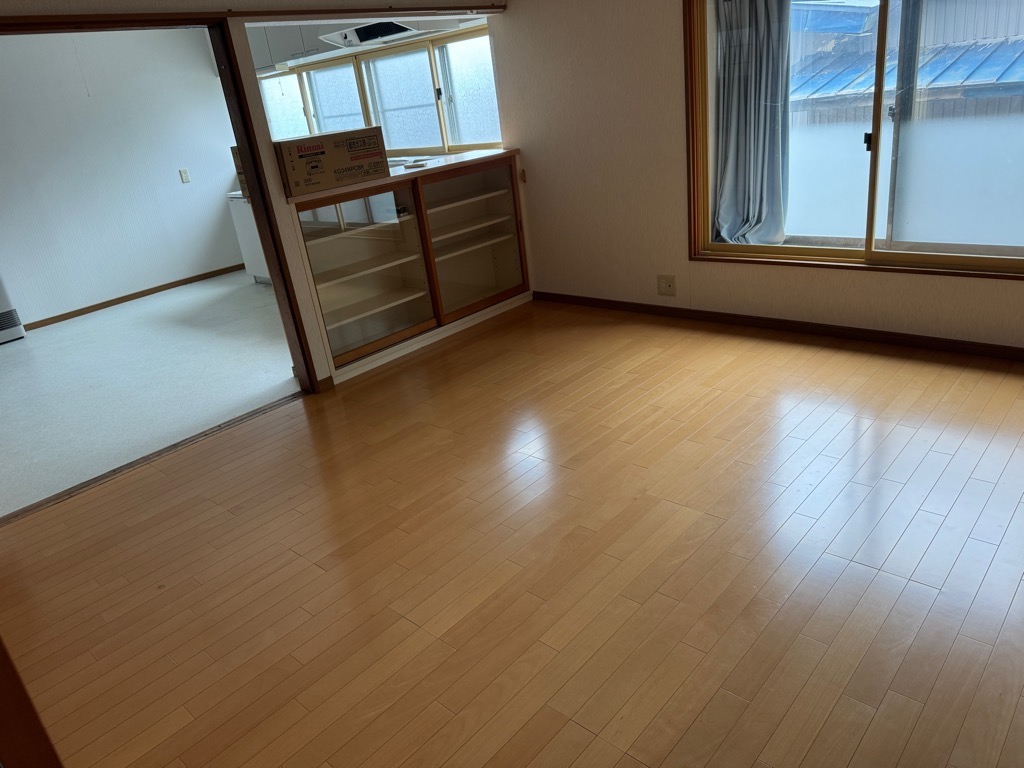 1960s wood house on a large plot in Akita