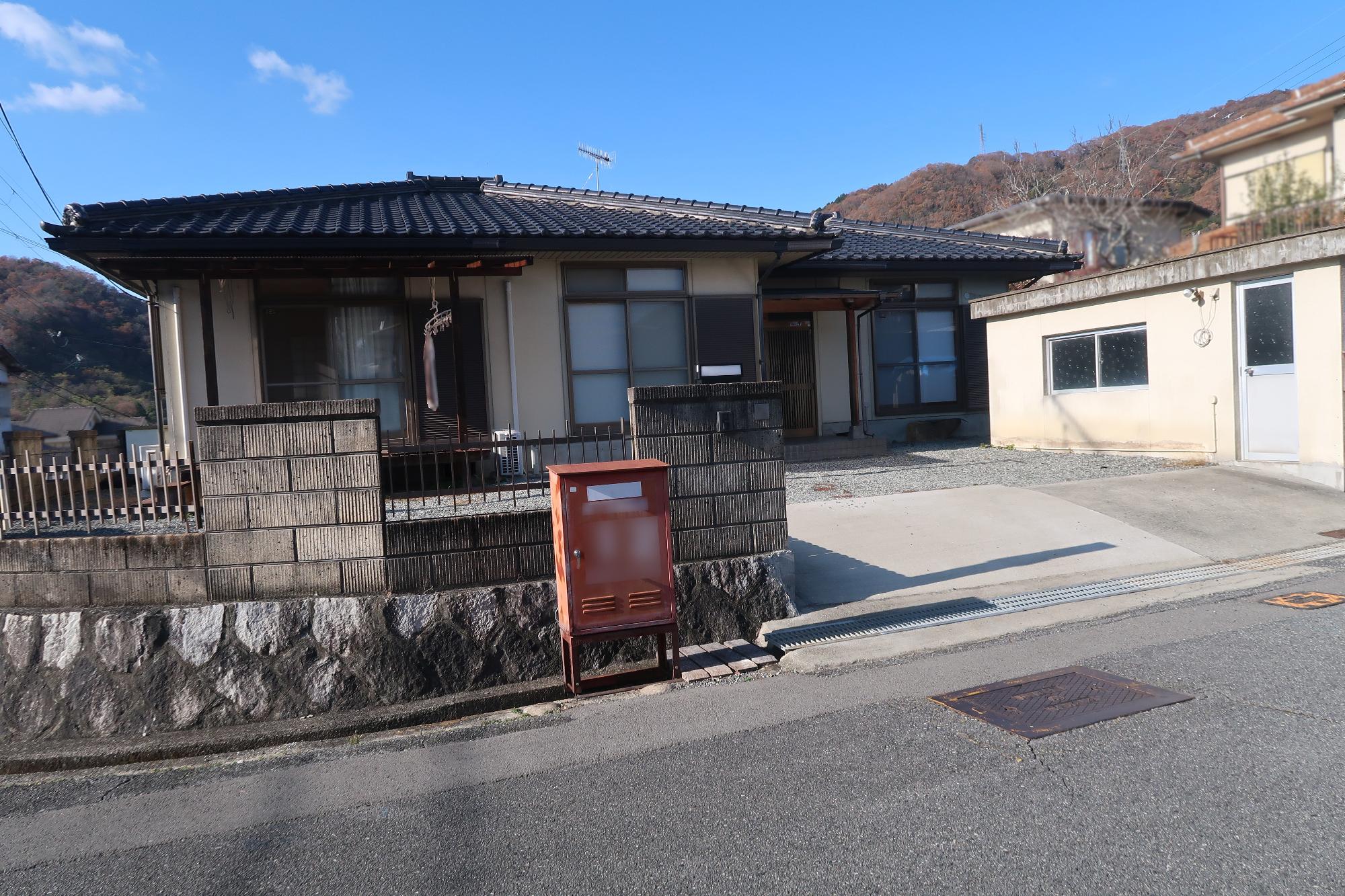 A-119 Compact property on elevated land with good sunlight
