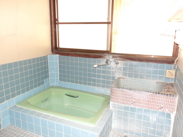 1960s wood house, 15-min walk to station, Hirasa, Satsumasendai