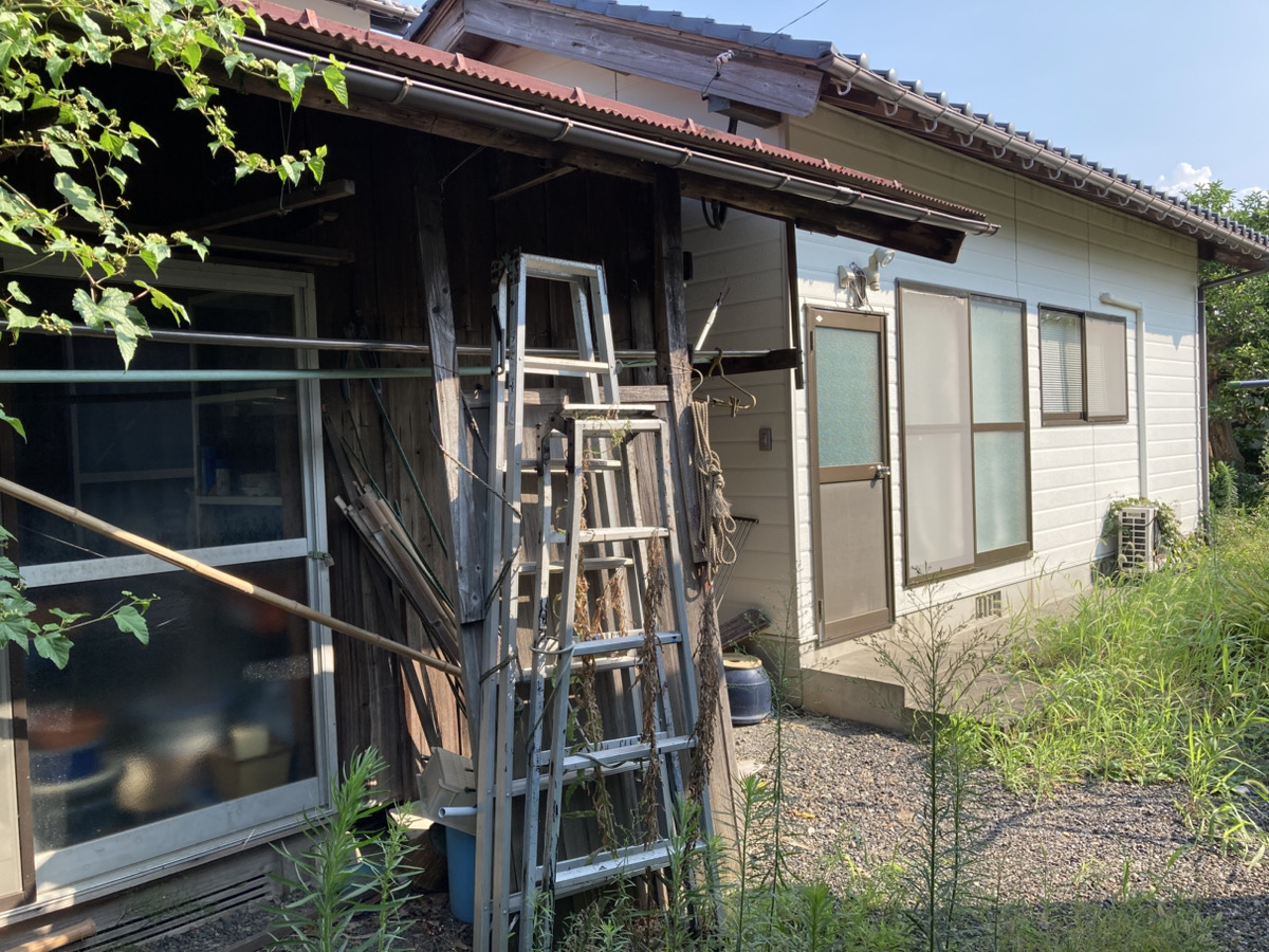 1930s wood house on a large plot in Fukui