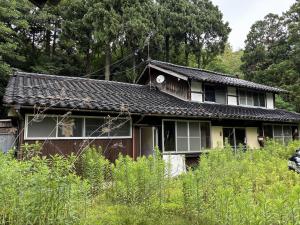 1950s wood house on a large plot in Niigata