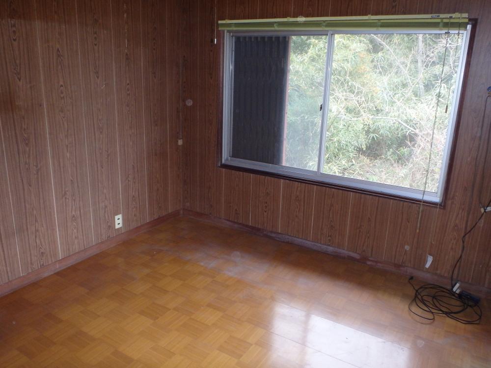 1970s wood house on a large plot in Kagawa