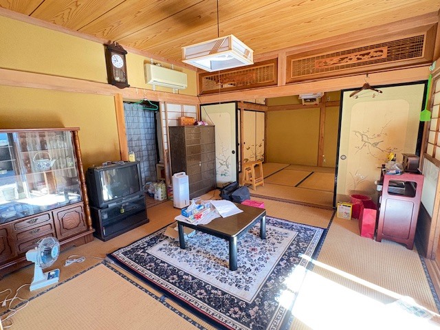 1980s house on a large plot in Yamanashi