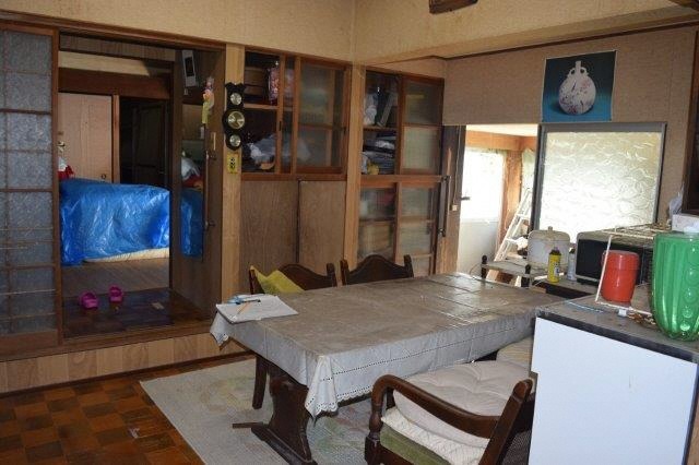 Wood house on a large plot in Kochi