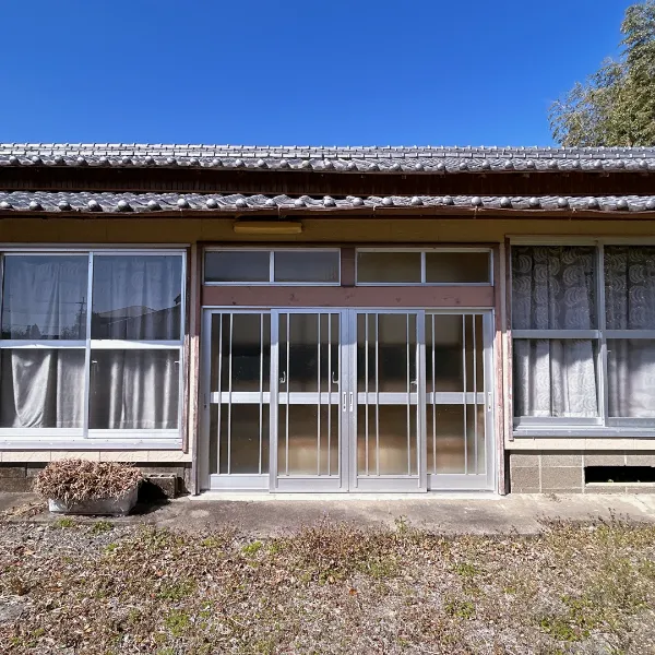 1950s wood house on a large plot in Miyazaki