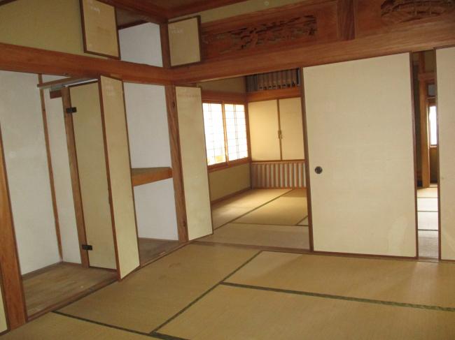 1970s wood house, 17-min walk to station, Okayama