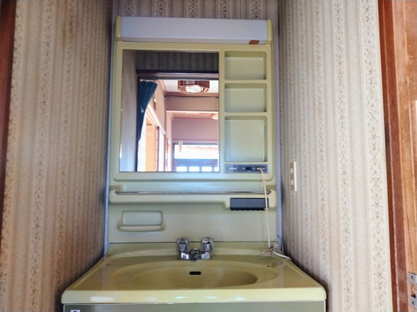 1980s wood house on a large plot in Yamanashi