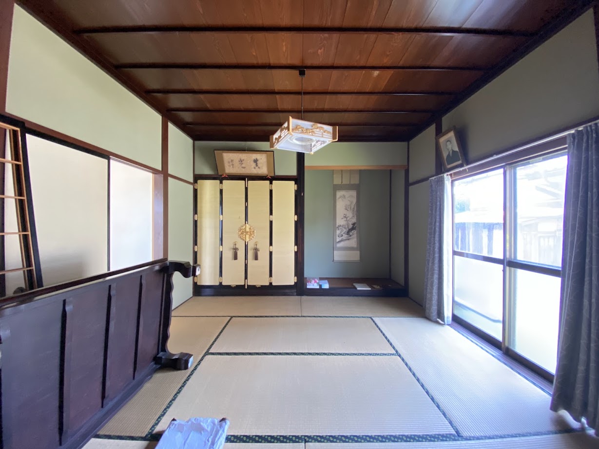 2000s wood house on a large plot in Toyama