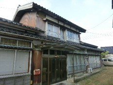 1960s wood house on a large plot in Niigata
