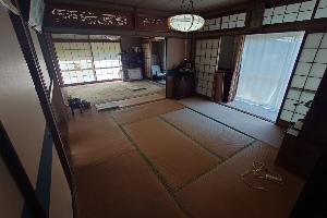 1970s steel-frame house on a large plot in Yamaguchi
