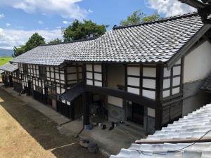 1960s wood house on a large plot in Niigata
