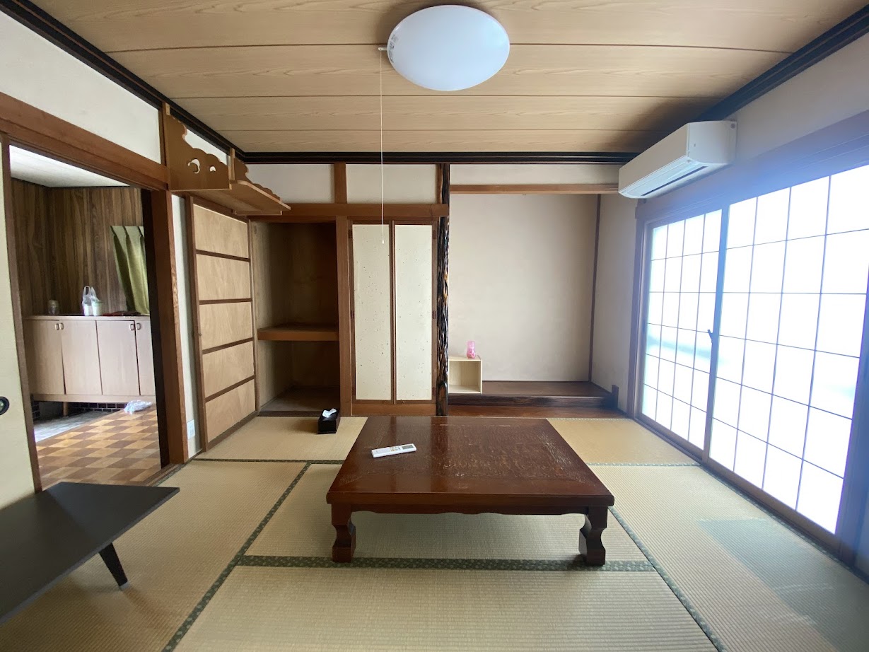 1970s wood house, 10-min walk to station, Toyama