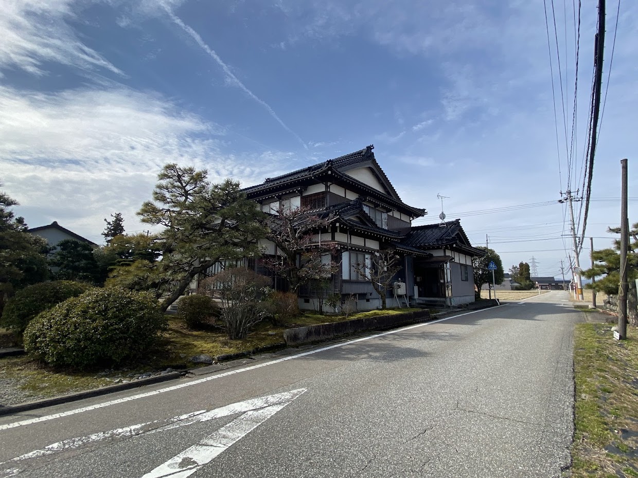 1970s wood house on a large plot in Toyama