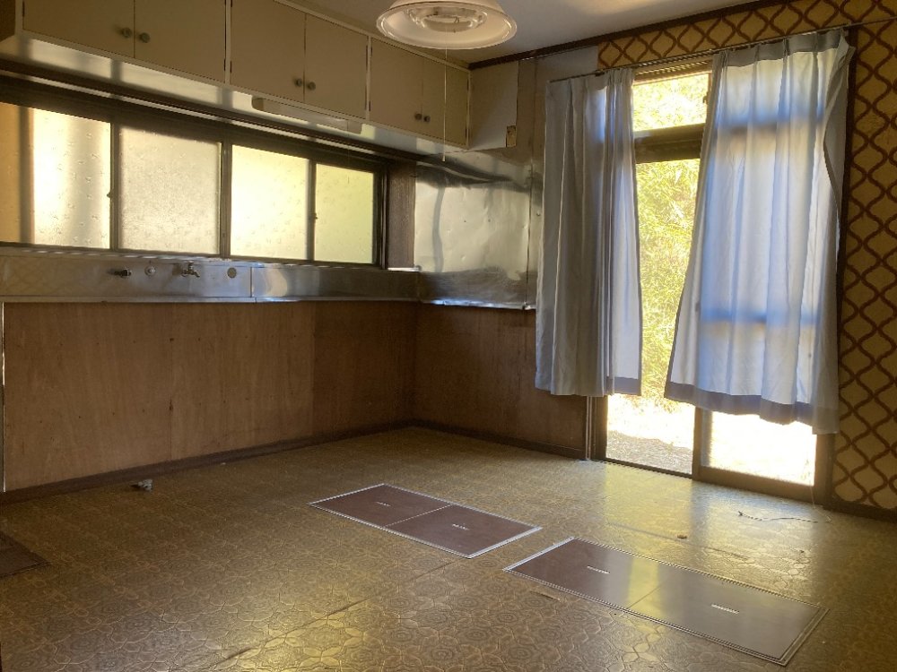 Distinctive Japanese room! Excellent sunlight.
