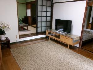 Gero Akiya Bank [Hagihara 054]: 8M yen, Move-in Ready, Near Station, Along National Road - Perfect for Relocation