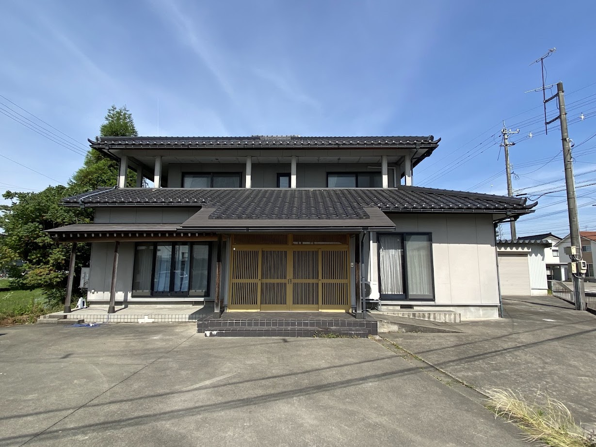 1990s wood house, 15-min walk to station, Toyama