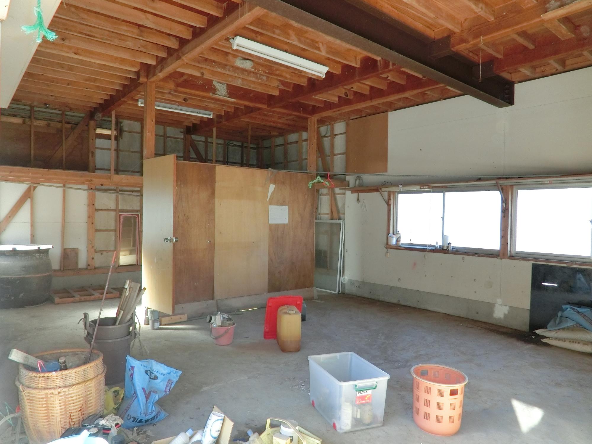 1970s wood house on a large plot in Fukuoka