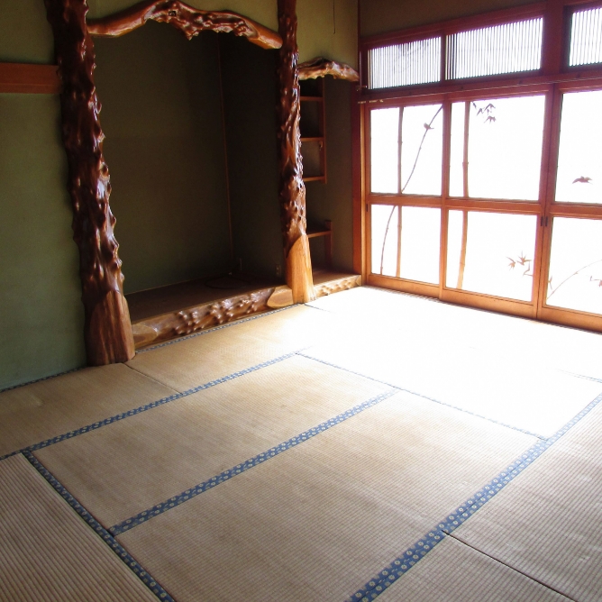 1970s wood house on a large plot in Aomori