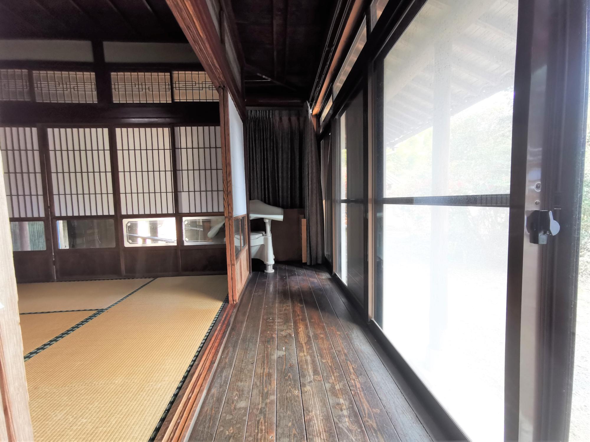 Wood house with outbuildings in Fukuoka