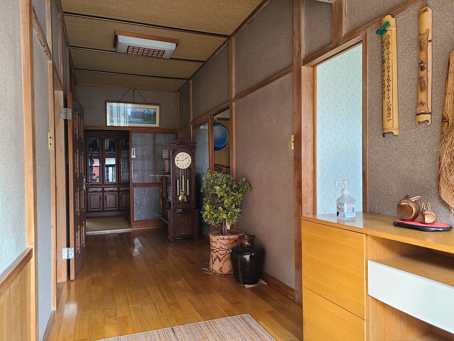 1970s wood house with storehouses in Shizuoka