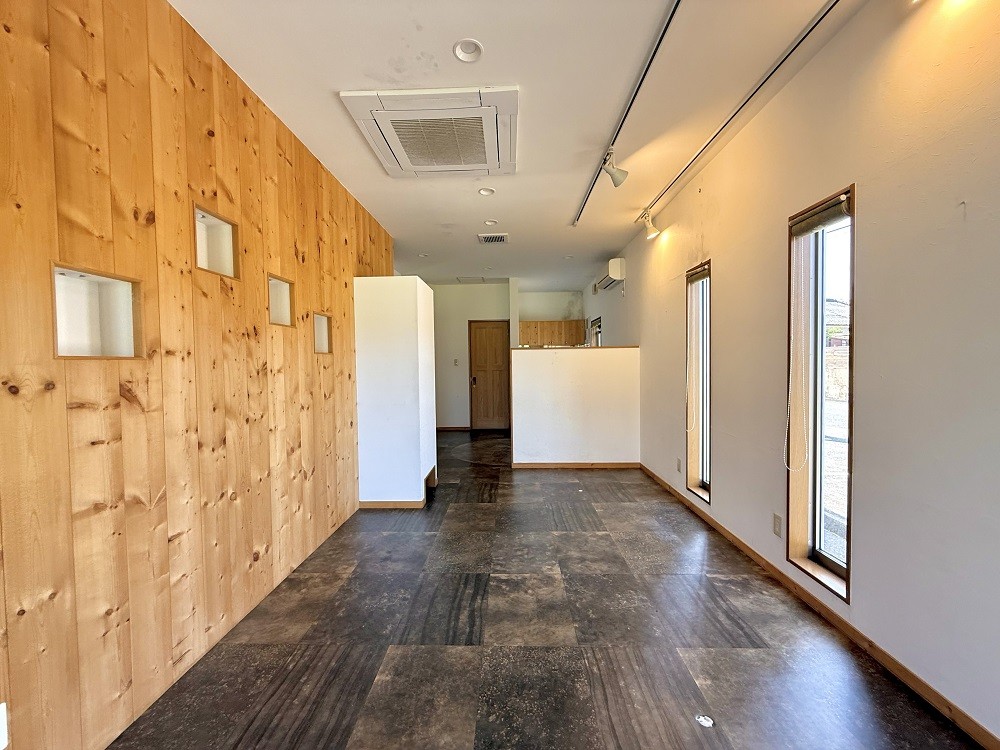 2000s wood house near the coast in Ibusuki, Kagoshima