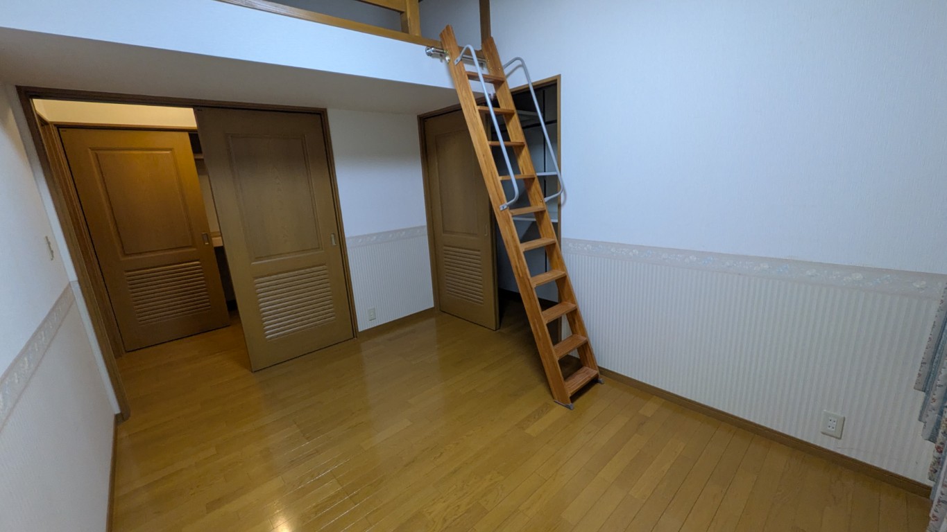 2000s wood house in Gifu