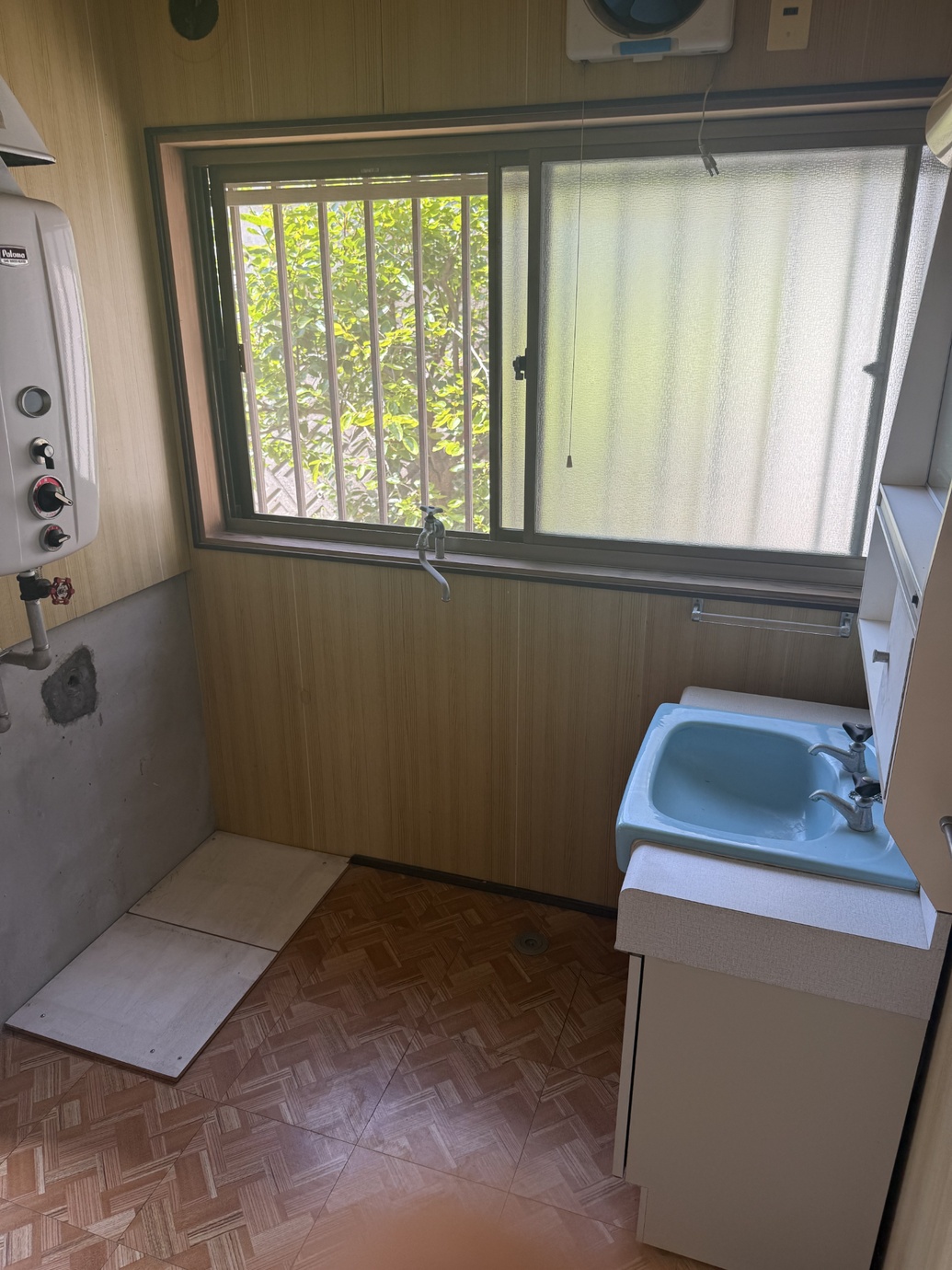 1970s wood house, 8-min walk to station, Fukui