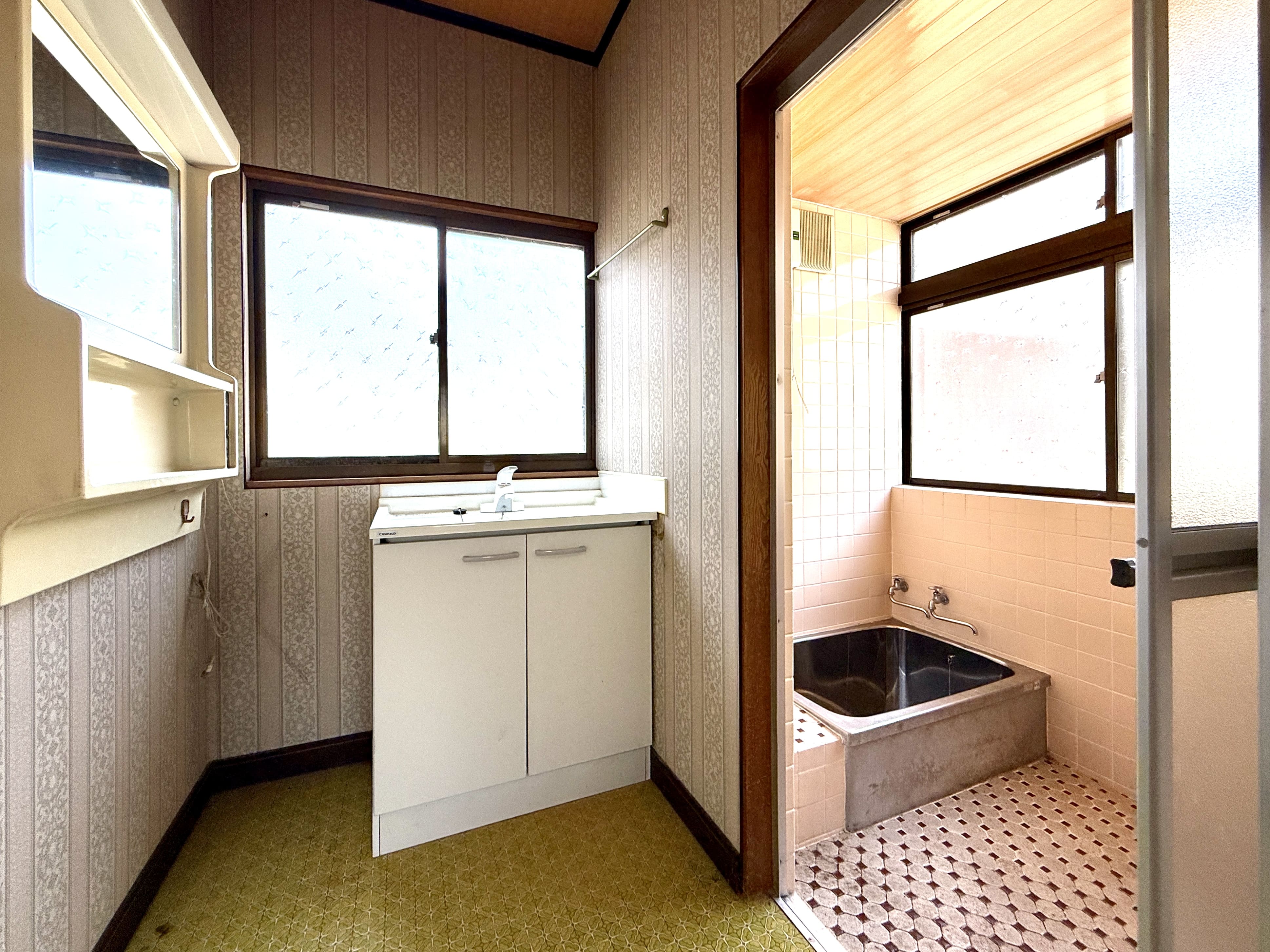 1960s wood house, 6-min walk to station, Nagano