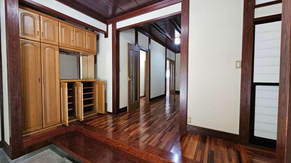 2000s wood house in Toyama