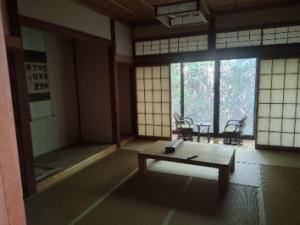 1980s wood house on a large plot in Niigata