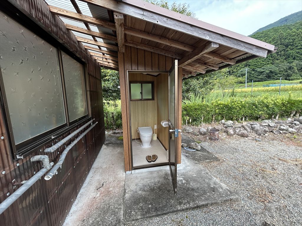 Wood house on a large plot in Mie