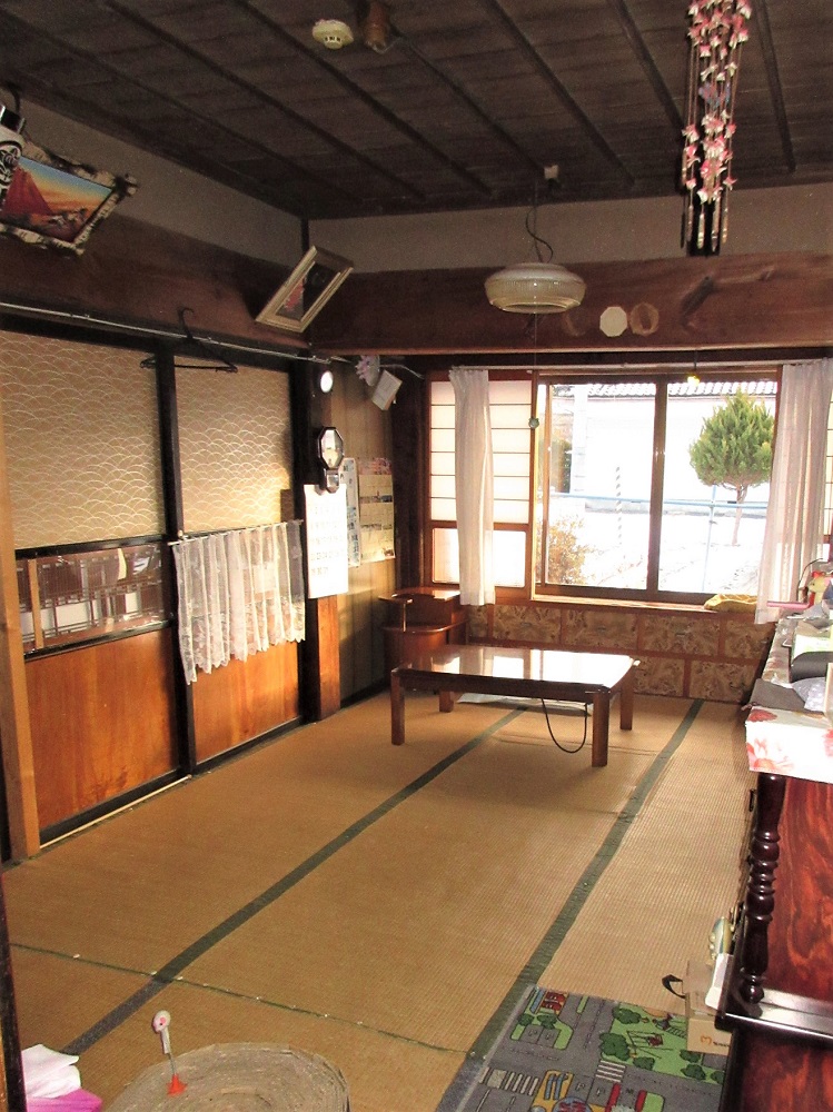 1920s wood house on a large plot in Iwate