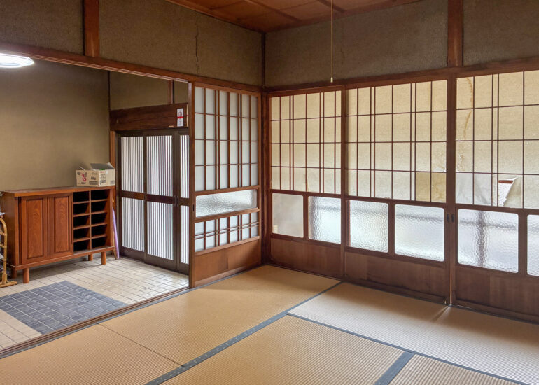 1960s wood house on a large plot in Matsusaka Kahada